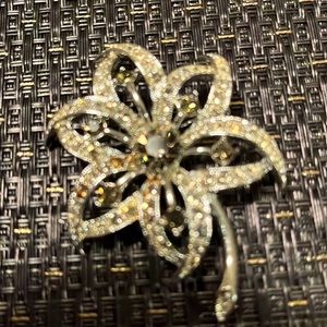 Sarah Coventry Vintage Silver Tone Brooch